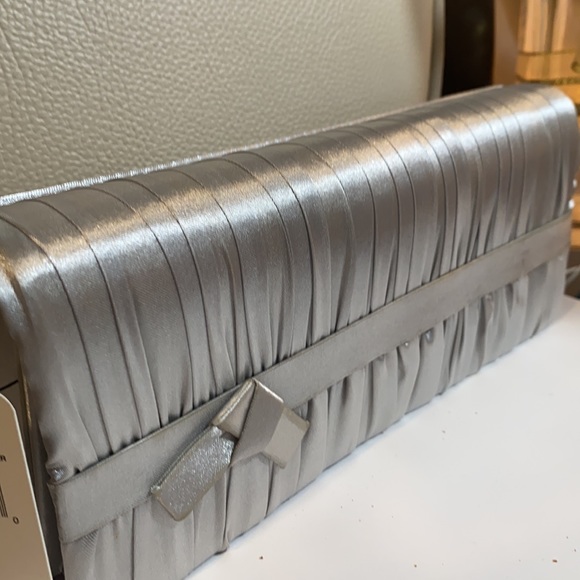 Jessica McClintock Party Clutch . - Picture 5 of 6